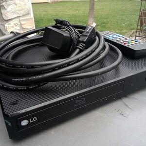 LG  Blu-ray Player with Remote and Cables BUILT IN WIFI